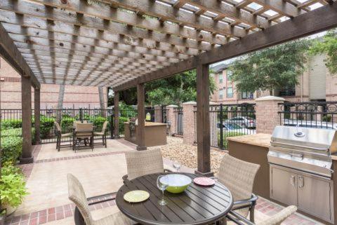 Bright & Modern Galleria Suite! 5 Star Location, Self Check In & Free Parking Houston Buitenkant foto
